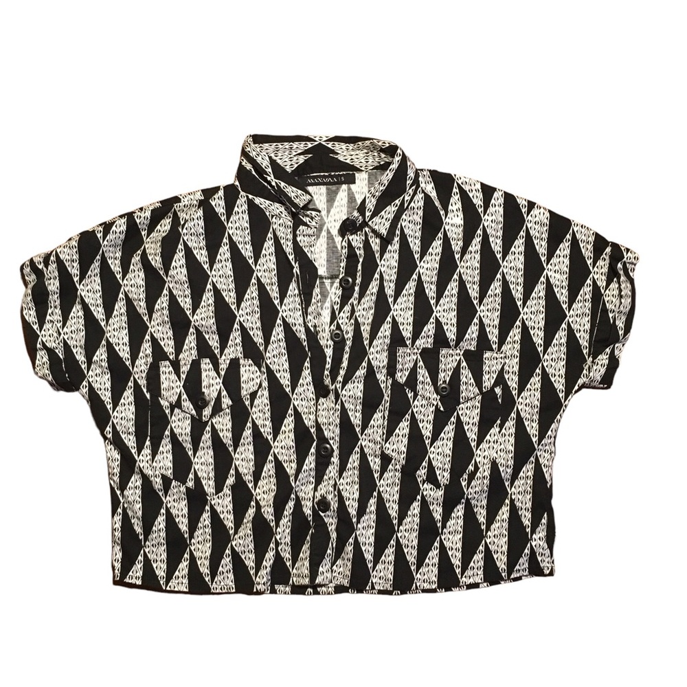 Manaola Hawaii Kamuela Paniolo Cropped Collared Tshirt Black and White Niho